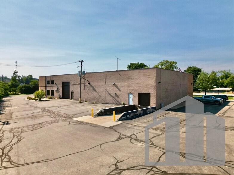 41369 Vincenti Ct, Novi, MI à vendre - Photo de l’immeuble – Image 2 sur 7