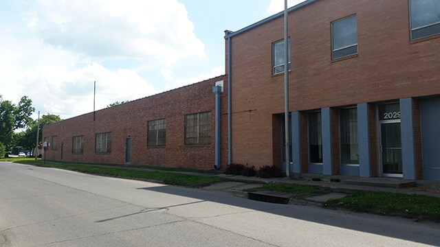 2035 SW Western Ave, Topeka, KS à louer - Photo de l’immeuble – Image 1 sur 3
