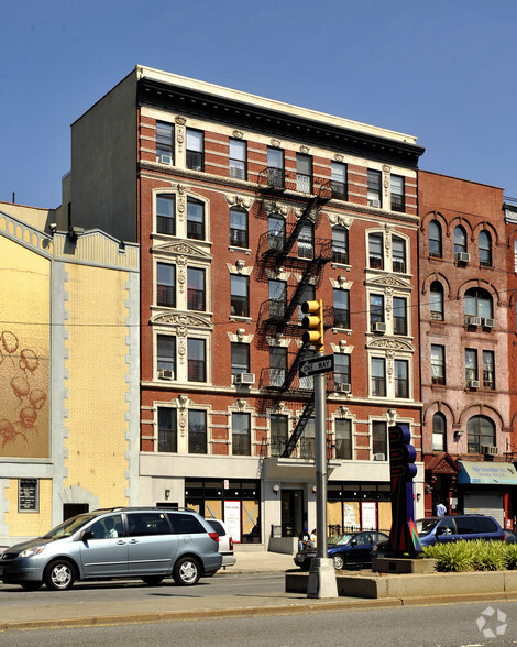2228 Adam Clayton Powell Jr Blvd, New York, NY à vendre - Photo principale – Image 1 sur 3