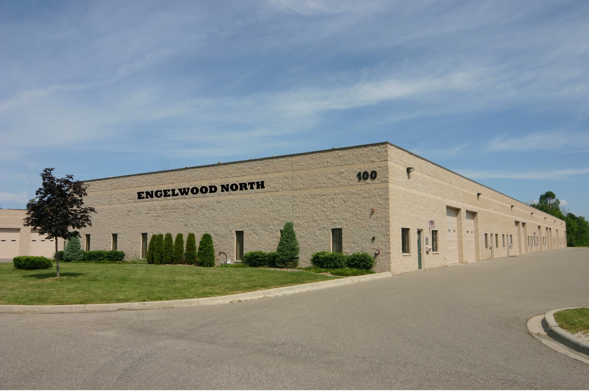 40 Engelwood Dr, Lake Orion, MI à louer Photo de l’immeuble– Image 1 sur 2