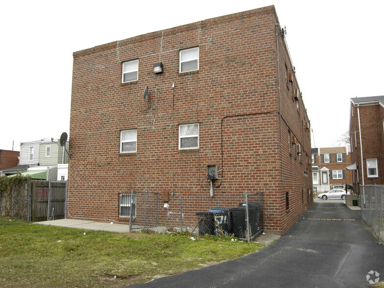 5711 Erdrick St, Philadelphia, PA à vendre - Photo de l’immeuble – Image 2 sur 2