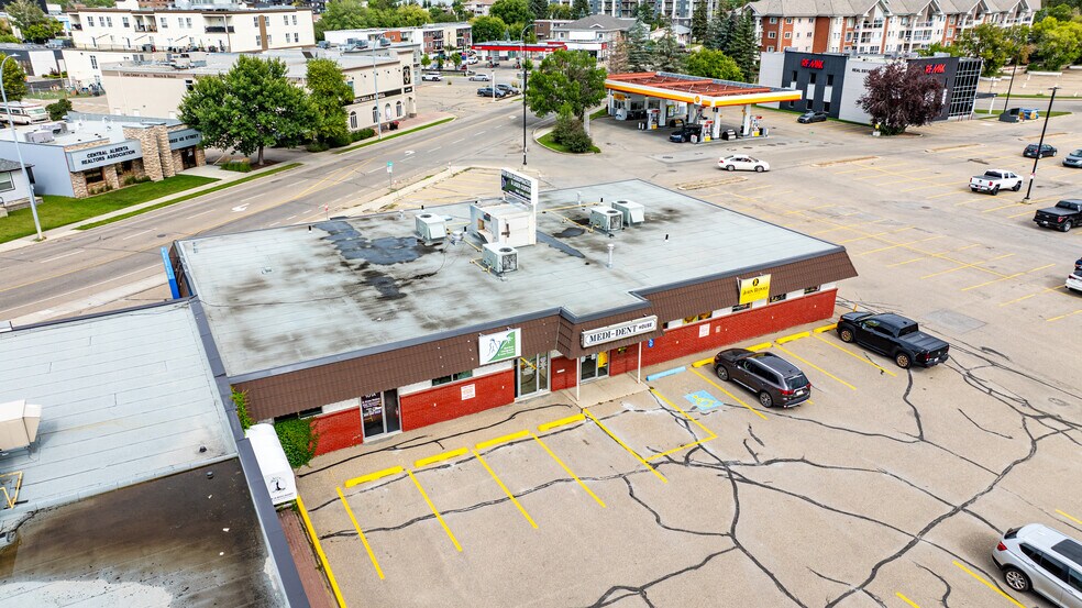 4419 50 Ave, Red Deer, AB à louer - Photo de l’immeuble – Image 3 sur 25