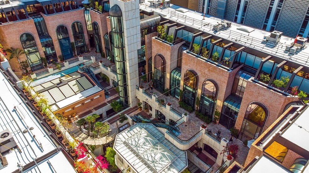 421 N Rodeo Dr, Beverly Hills, CA à louer - Photo de l’immeuble – Image 3 sur 25