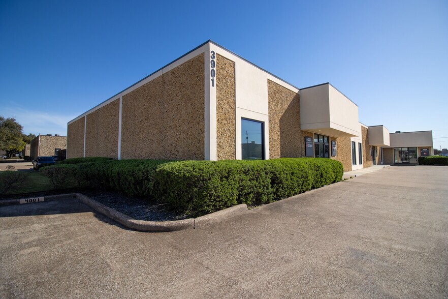 4001-4009 Lindbergh Dr, Addison, TX à louer - Photo de l’immeuble – Image 3 sur 9
