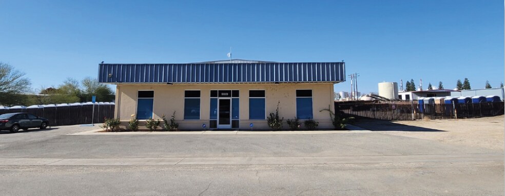9323 Enos Ln, Bakersfield, CA à louer - Photo de l’immeuble – Image 1 sur 6