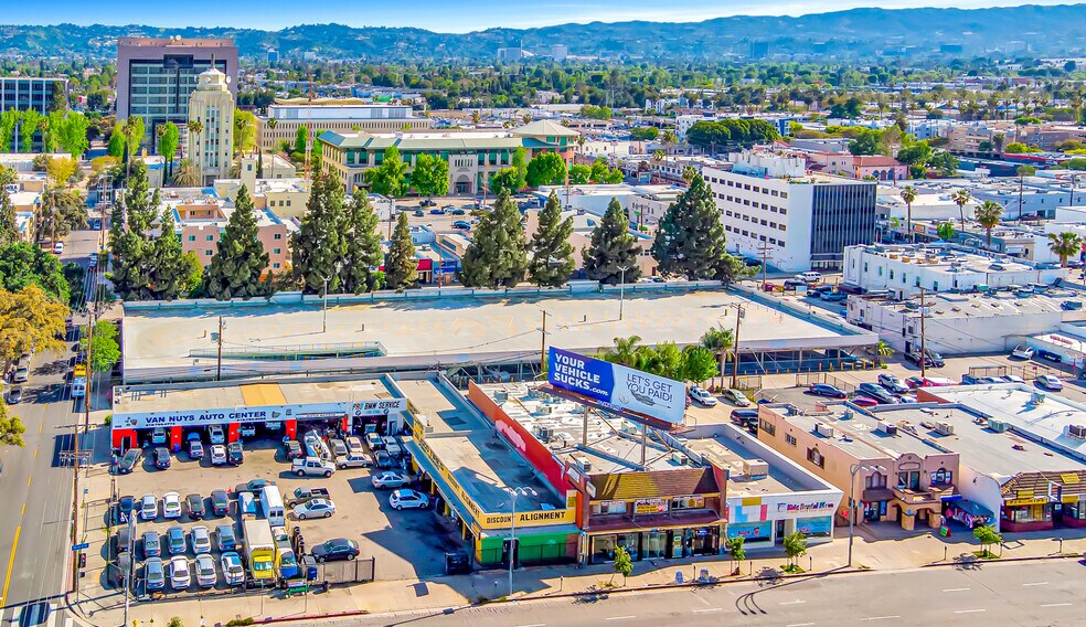 14416 Victory Blvd, Van Nuys, CA à louer - Photo de l’immeuble – Image 3 sur 8