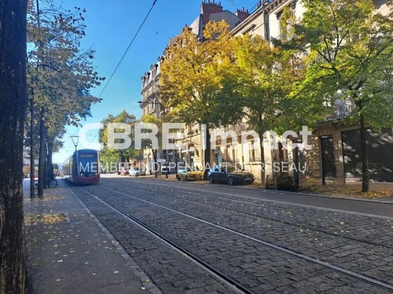 Local commercial dans Dijon à louer - Photo de l’immeuble – Image 3 sur 5