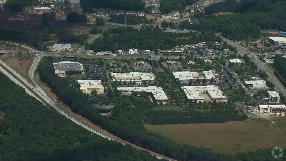 410 Peachtree Pky, Cumming, GA à louer - Vidéo aérienne – Image 1 sur 6