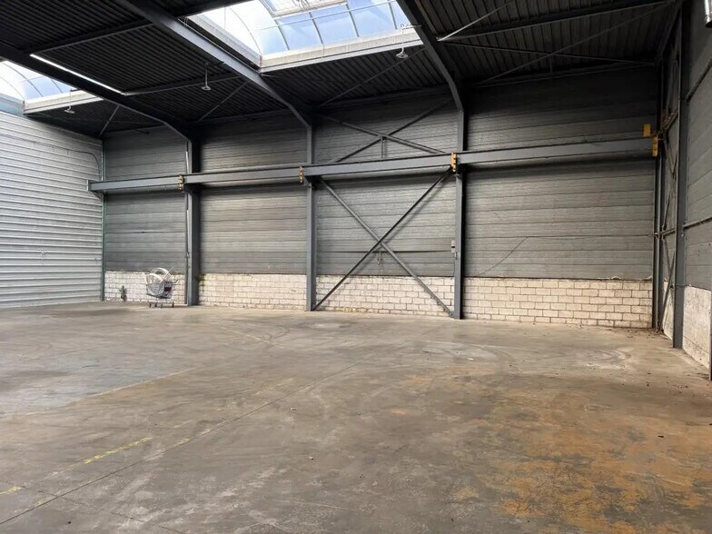 Industriel/Logistique dans Neuville-en-Ferrain à vendre - Photo de l’immeuble – Image 2 sur 4