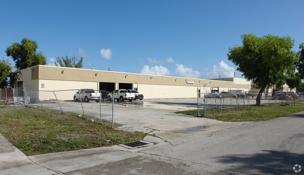 1107 53rd Ct S, Mangonia Park, FL à louer - Photo de l’immeuble – Image 3 sur 47