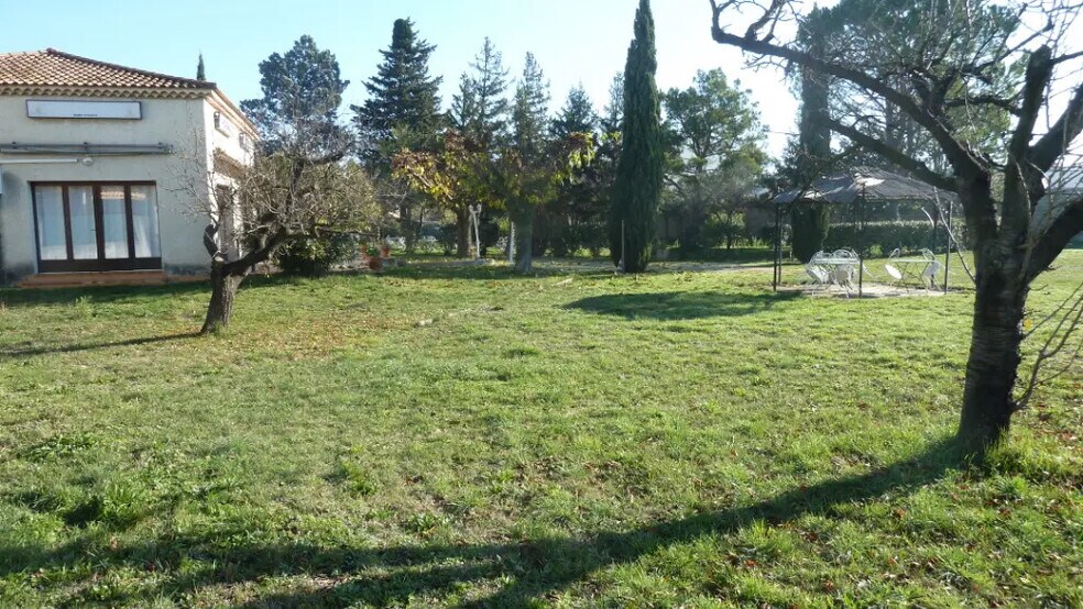Local d'activités dans Sorgues à vendre - Photo de l’immeuble – Image 1 sur 7
