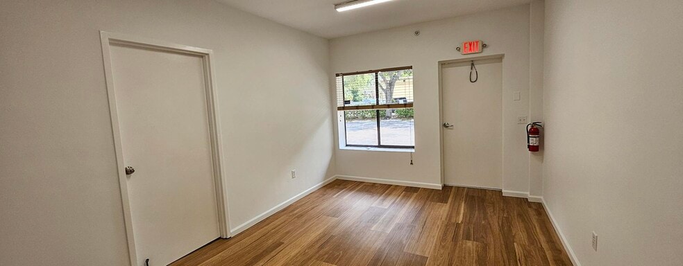 3811 Enterprise Ave, Naples, FL à louer - Photo intérieure – Image 2 sur 5