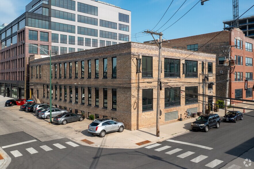 327 N Aberdeen St, Chicago, IL à louer - Photo de l’immeuble – Image 1 sur 8