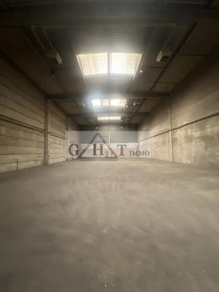 Industriel/Logistique dans Saint-Ouen-sur-Seine à louer - Photo de l’immeuble – Image 1 sur 7