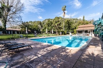 250 Entrada Dr, Novato, CA à louer Photo de l’immeuble– Image 1 sur 7