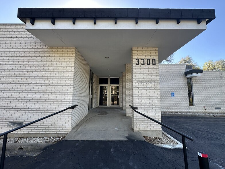 3300 Douglas Ave, Dallas, TX à louer - Photo de l’immeuble – Image 2 sur 7