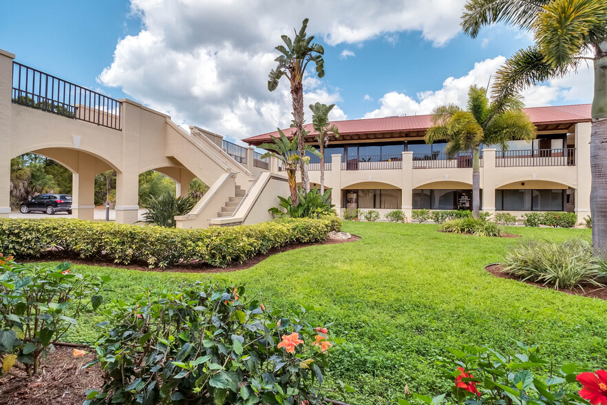 900 Pine St Unit 216-217, Englewood, FL à vendre - Photo de l’immeuble – Image 2 sur 9
