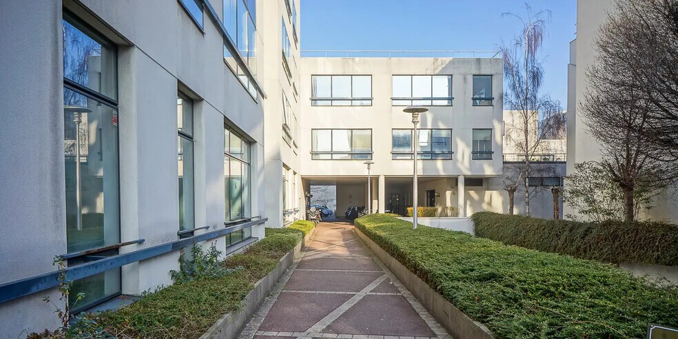 Bureau dans Saint-Ouen-sur-Seine à louer - Photo de l’immeuble – Image 3 sur 16