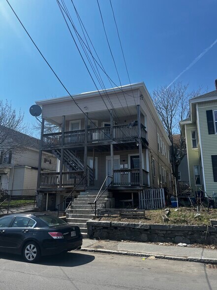 169 Walker St, Lowell, MA à vendre - Photo de l’immeuble – Image 3 sur 5