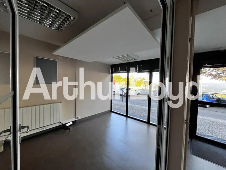 Bureau dans Bayeux à louer - Photo de l’immeuble – Image 3 sur 5