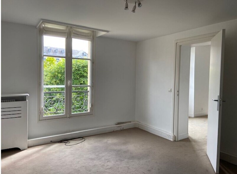 Bureau dans Versailles à louer - Photo de l’immeuble – Image 3 sur 9