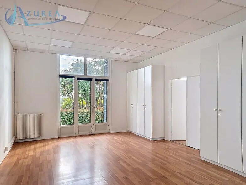 Bureau dans Nice à louer - Photo de l’immeuble – Image 2 sur 7