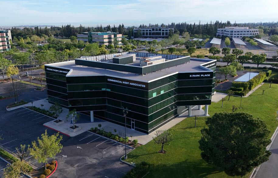 5 E River Park Pl W, Fresno, CA à louer - Photo de l’immeuble – Image 1 sur 5