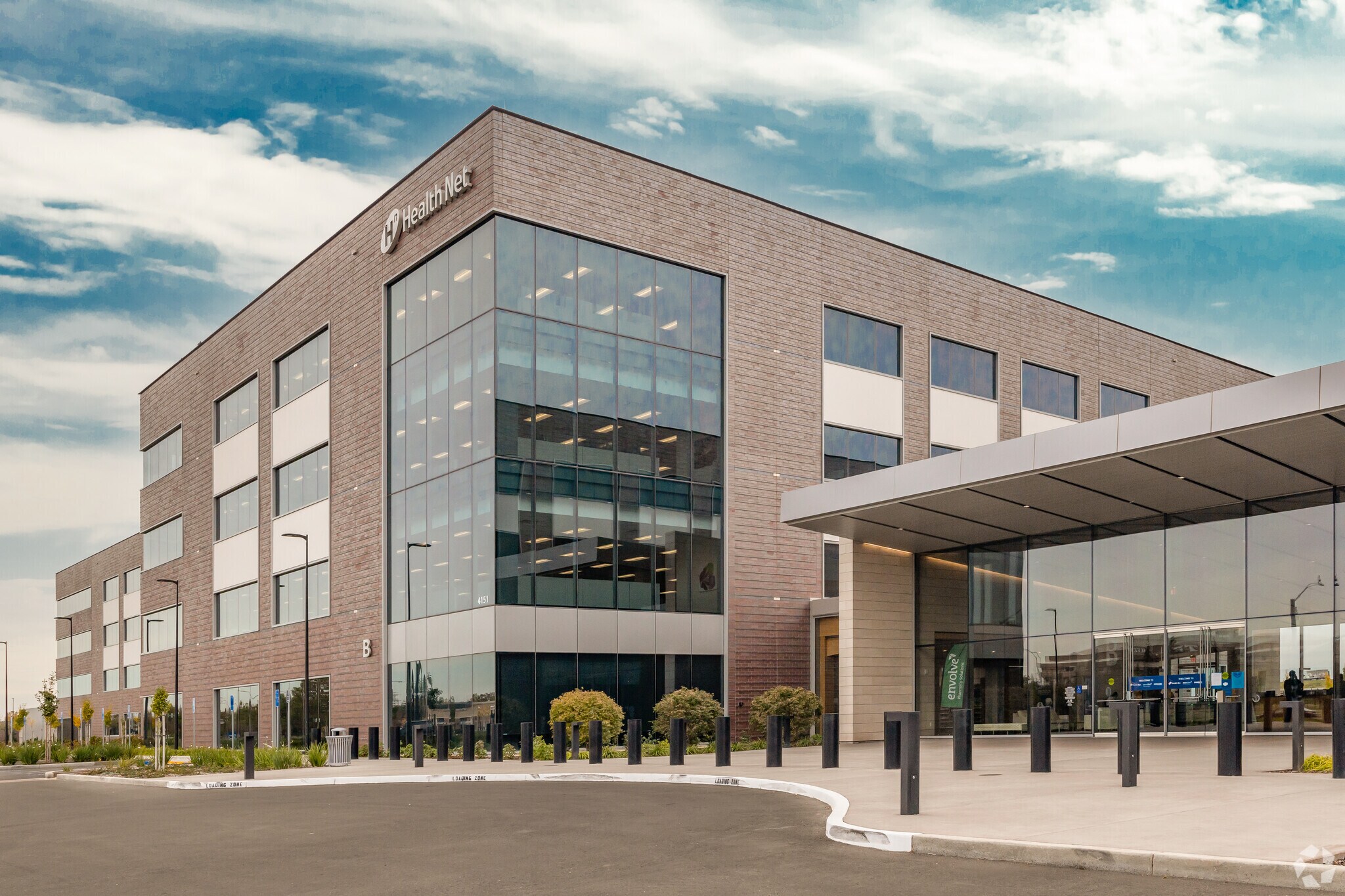 4151 E Commerce Way, Sacramento, CA à louer Photo de l’immeuble– Image 1 sur 9