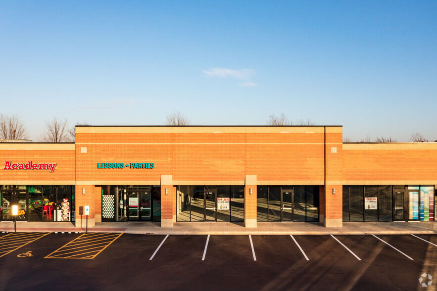 689-693 Meacham Rd, Elk Grove Village, IL à louer - Photo de l’immeuble – Image 3 sur 5