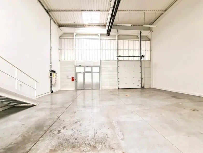 Local d’activités dans Palaiseau à louer - Photo intérieure – Image 2 sur 8