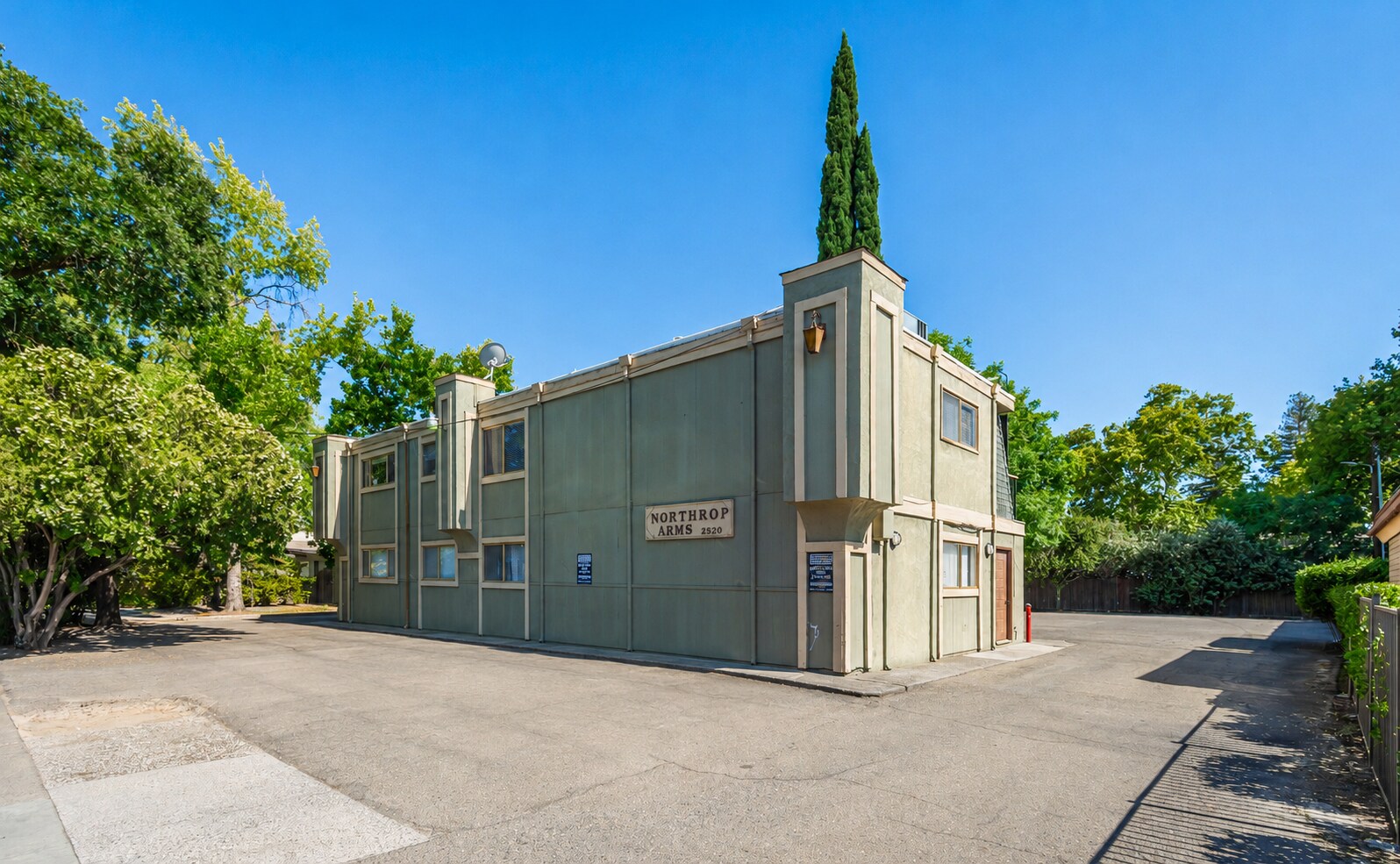 2520 Northrop Ave, Sacramento, CA à vendre Photo de l’immeuble– Image 1 sur 14