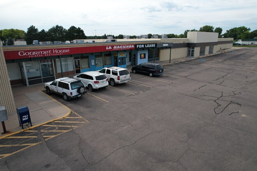 1419-1533 Burlington St, Holdrege, NE à louer - Photo de l’immeuble – Image 3 sur 6