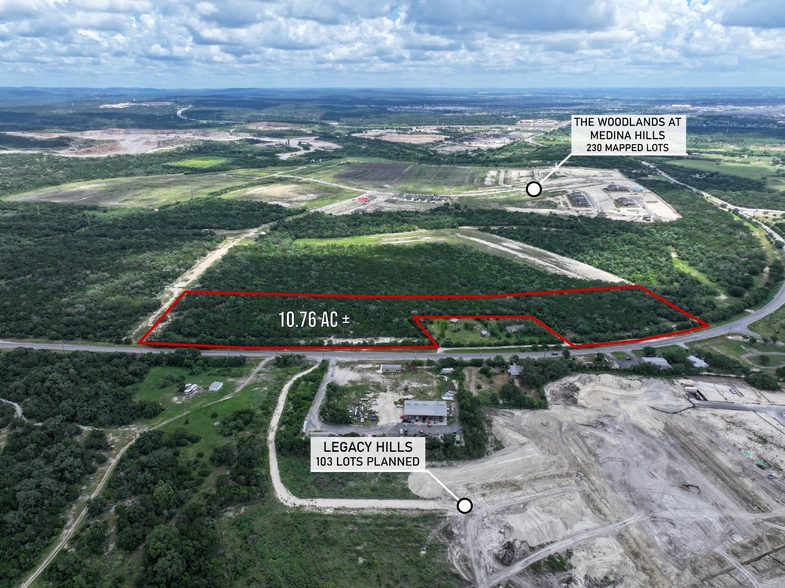 10.76 AC +/- on FM 1283, Rio Medina, TX à vendre - Photo principale – Image 1 sur 6