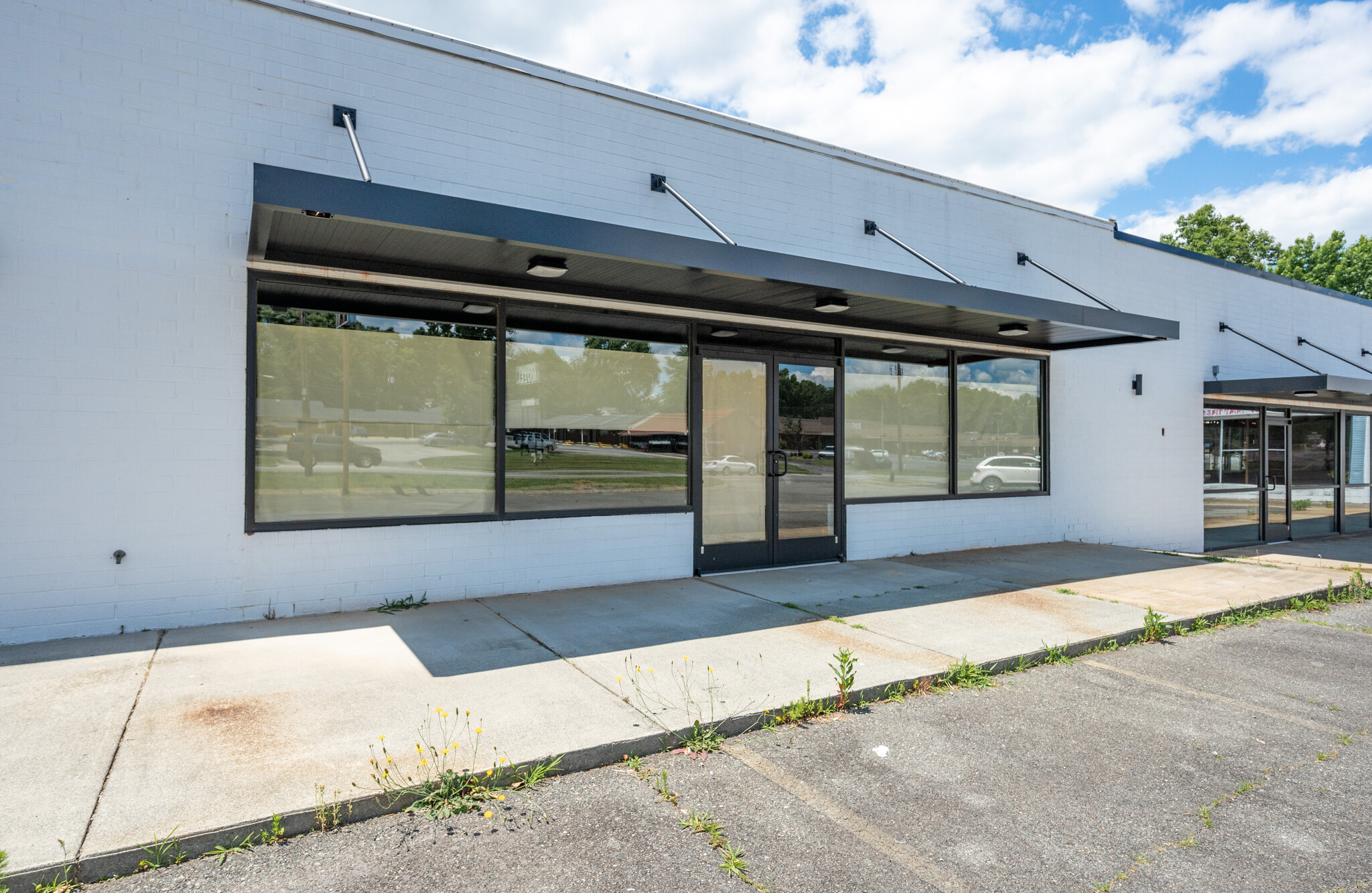 711-719 N Madison Blvd, Roxboro, NC à louer Photo de l’immeuble– Image 1 sur 6