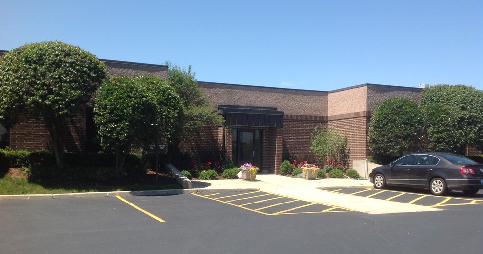 155 Revere Dr, Northbrook, IL à louer - Photo de l’immeuble – Image 3 sur 6