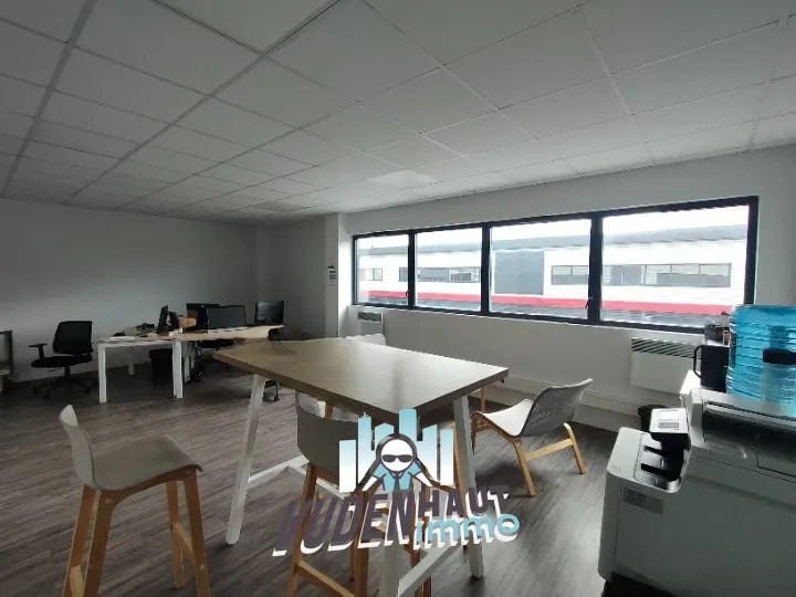 Local d’activités dans Toulouse à louer - Photo de l’immeuble – Image 2 sur 9