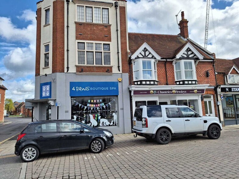 137 High St, Cranleigh à vendre - Photo de l’immeuble – Image 1 sur 1