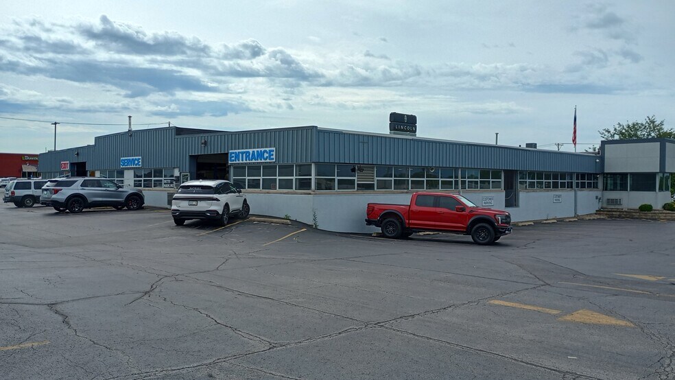 520 W Kimberly Rd, Davenport, IA à louer - Photo de l’immeuble – Image 3 sur 18