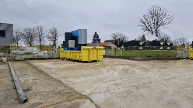 Plus de détails pour Local d'activités à louer