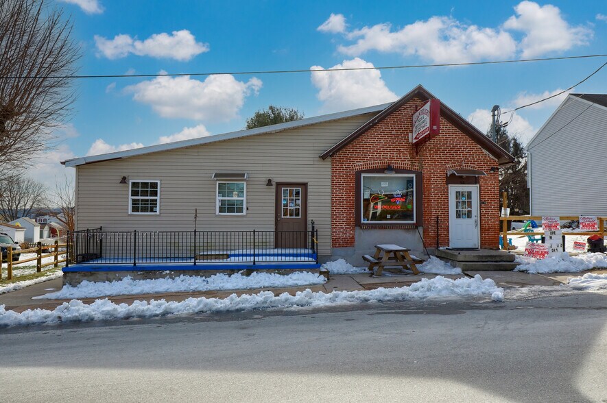 38 N Main St, East Prospect, PA à vendre - Photo de l’immeuble – Image 2 sur 2