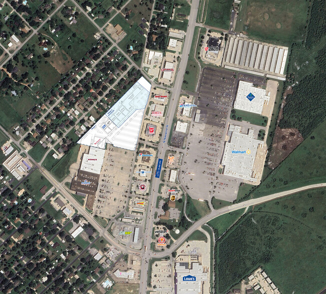 NWQ North Navarro St & Broadmoor st, Victoria, TX à louer - Photo de l’immeuble – Image 1 sur 2