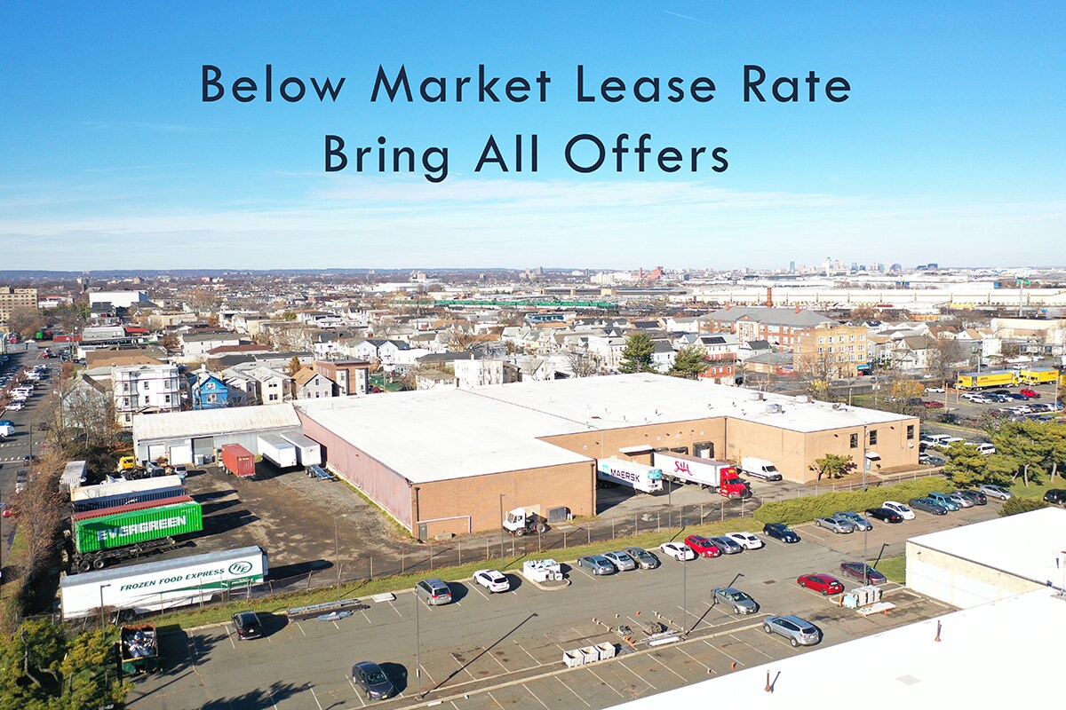 26 Papetti Plz, Elizabeth, NJ à louer Photo principale– Image 1 sur 9