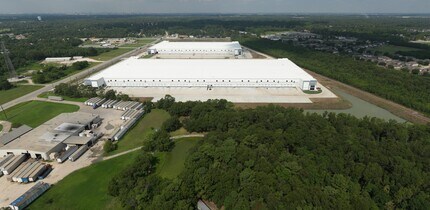 5814 N Highway 146, Baytown, TX à louer Photo intérieure– Image 2 sur 4