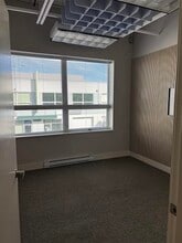 618 E Kent Av S, Vancouver, BC à louer Photo de l’immeuble– Image 2 sur 11