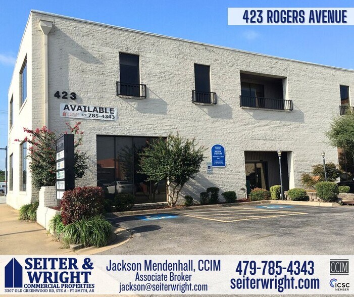 423 Rogers Ave, Fort Smith, AR à louer - Photo de l’immeuble – Image 2 sur 2