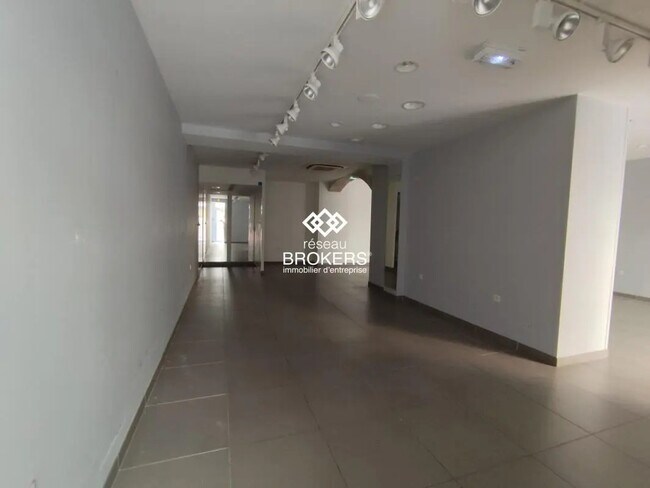 Plus de détails pour Local commercial à vendre