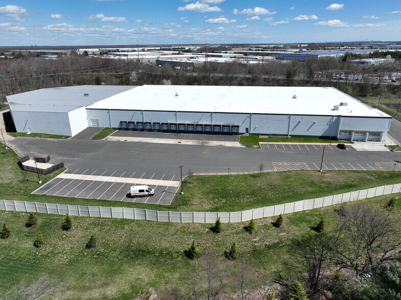 138 Georges Rd, Dayton, NJ à louer - Photo de l’immeuble – Image 3 sur 4