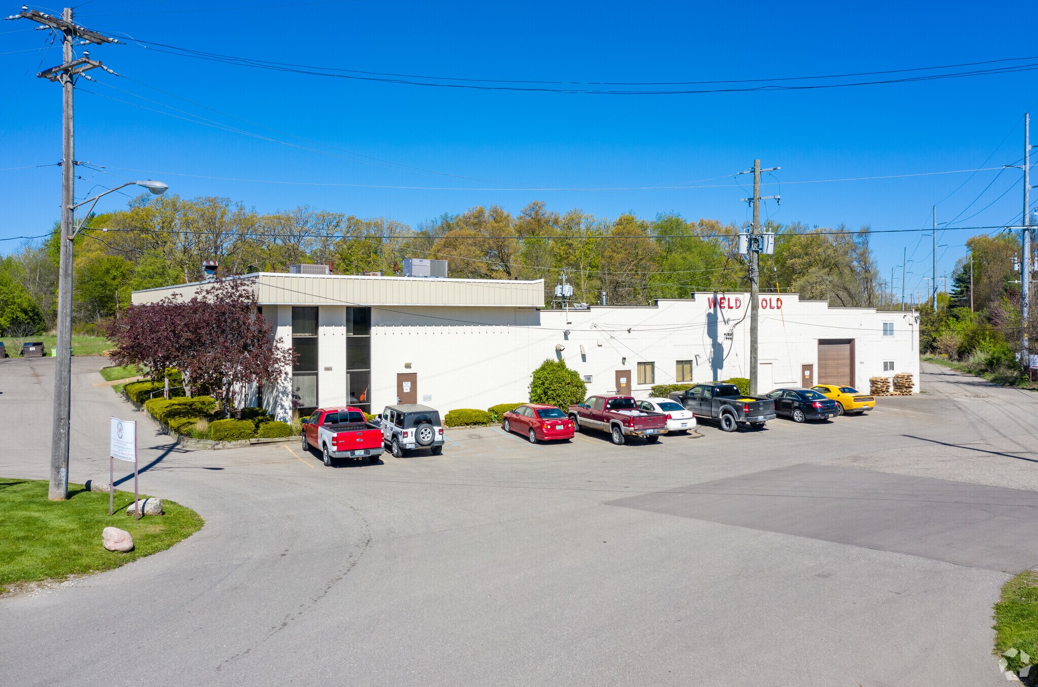 750 Rickett Rd, Brighton, MI à louer Photo de l’immeuble– Image 1 sur 4