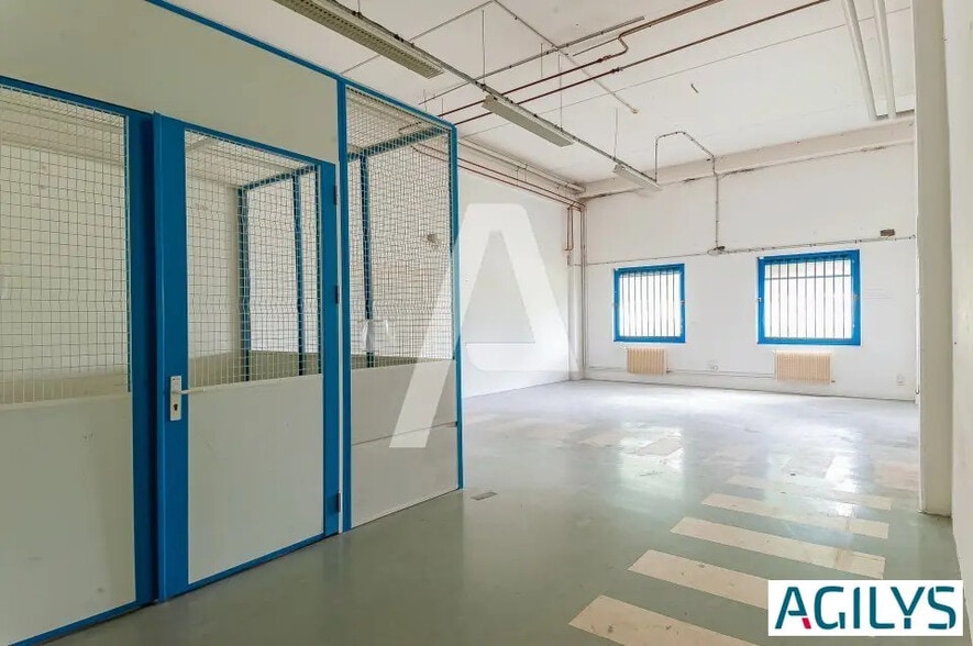 Local d’activités dans Villebon-sur-Yvette à louer - Photo de l’immeuble – Image 2 sur 9