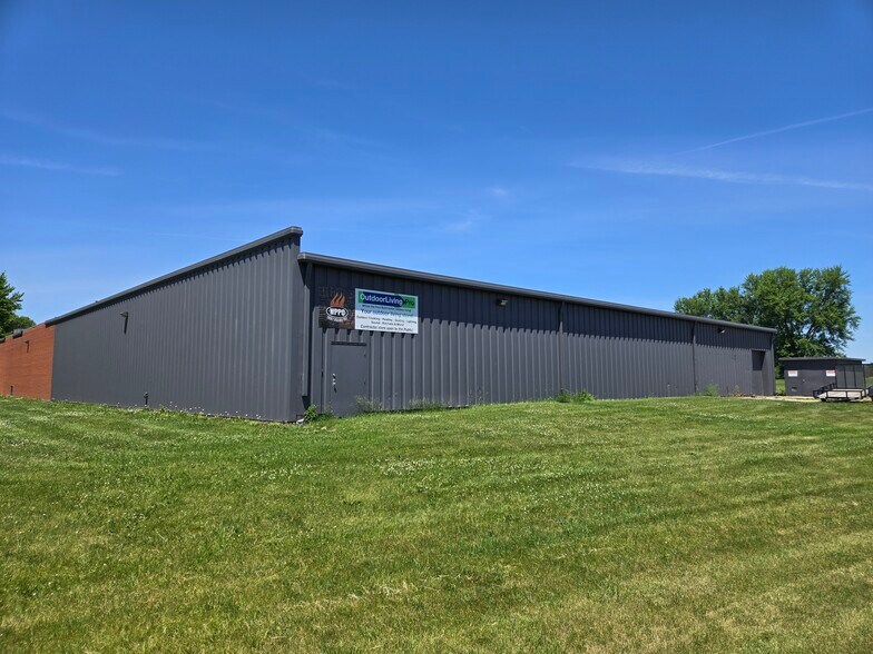 400 S Railroad St, Warren, IL à vendre - Photo de l’immeuble – Image 2 sur 10